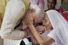 NAMO BOWS TO MOTHER